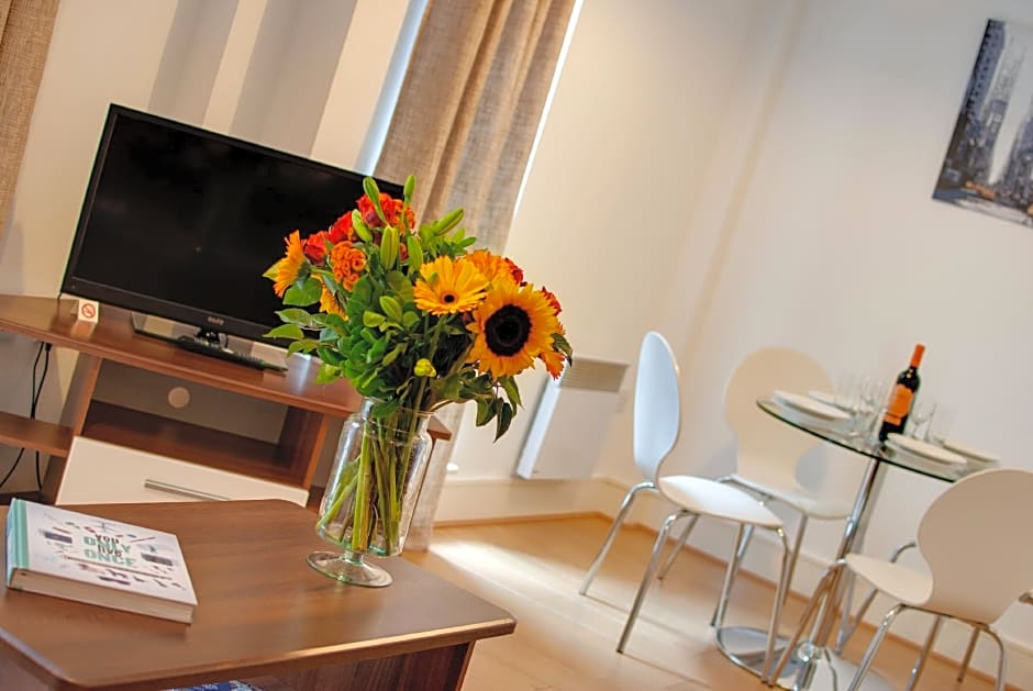 Base Serviced Apartments - Cumberland Street