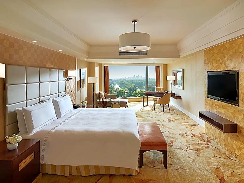 Photo 1 of 1 of Fairmont Gold 1 King Bed, Park View