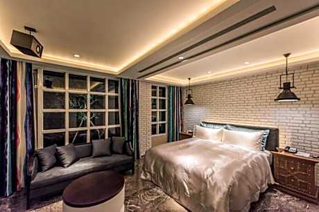 Standard Double Room (Check-in after 20:00)