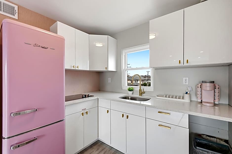 Pink Champagne Boutique Motel