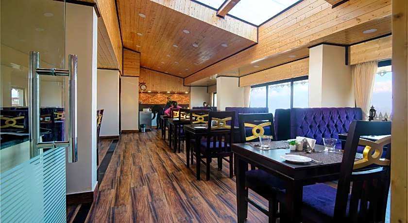 Sumitel Hotel 500 meters from Mall Road