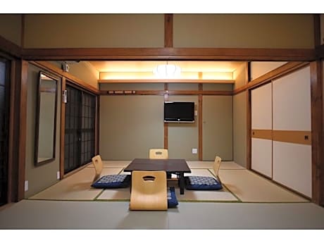 Japanese Style Room with 10 Tatami for 5 People