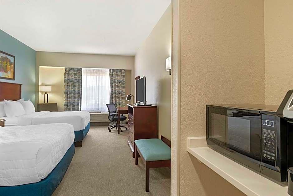 Best Western Plus Crossroads Inn & Suites