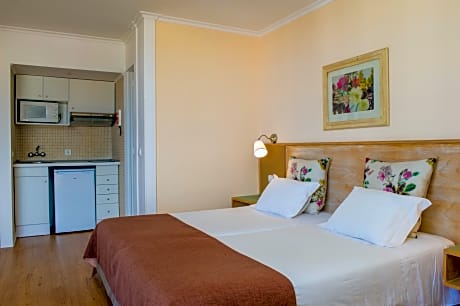 Studio Standard 3adults