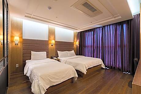 Standard Family Twin (double bed + single bed) (★Breakfast for 2 included★)