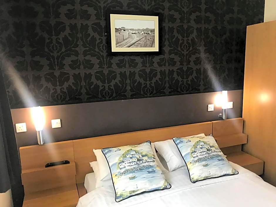 Photo 1 of 4 of Standard 1 King Bed