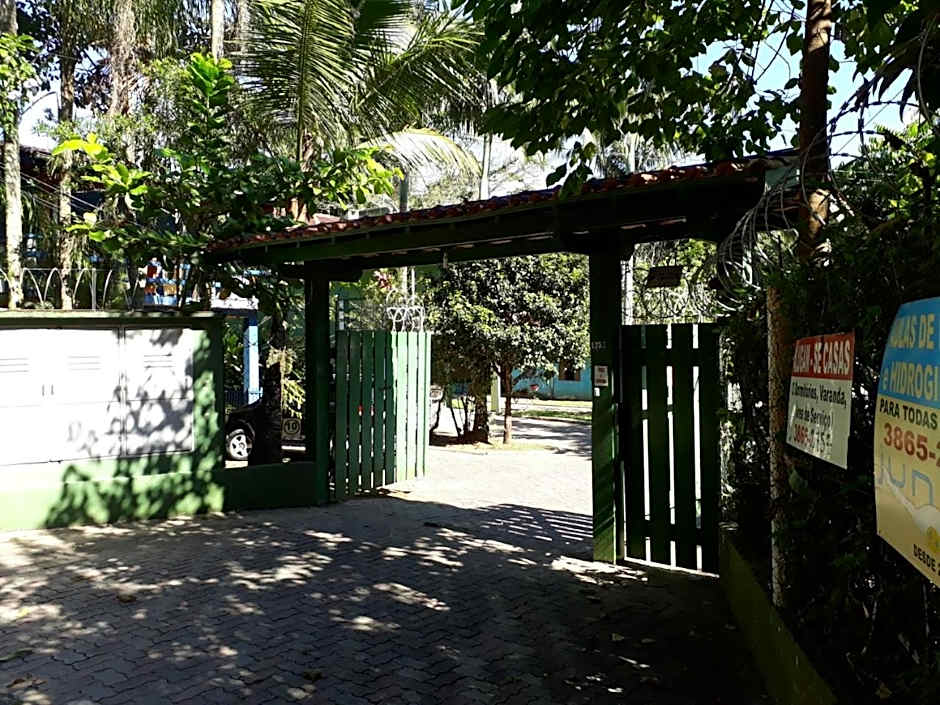 Flor Casa 2 dorms com ar, churrasqueira, cond fech, piscina