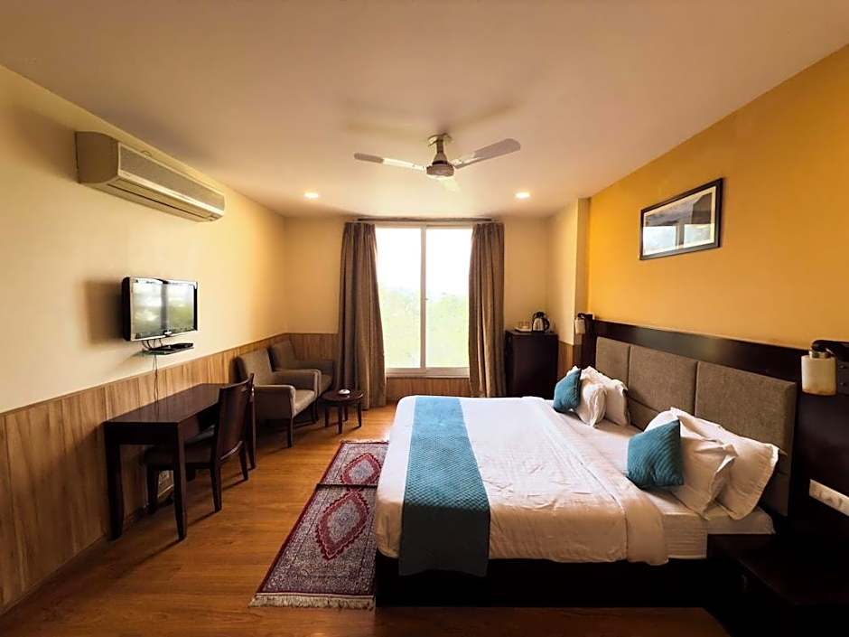 Royal Palm - Hotel Near Udaipur Railway Station