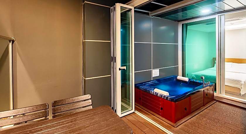 Paju Khills the terrace