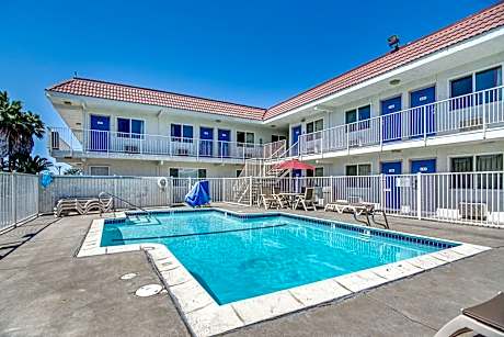 Motel 6-Stockton, CA - Charter Way West