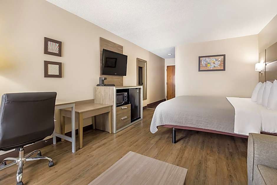 Photo 1 of 3 of 1 King Bed, Accessible