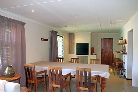 du Repos (Lovely & Relaxing 2-Bedroom Unit with Patio)