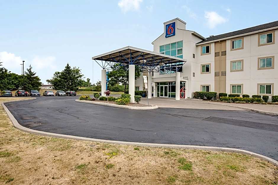 Motel 6-Brampton, ON - Toronto