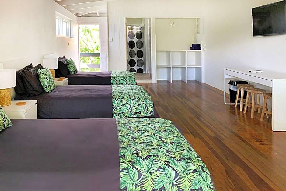 Airlie Beach Magnums - Adults Only