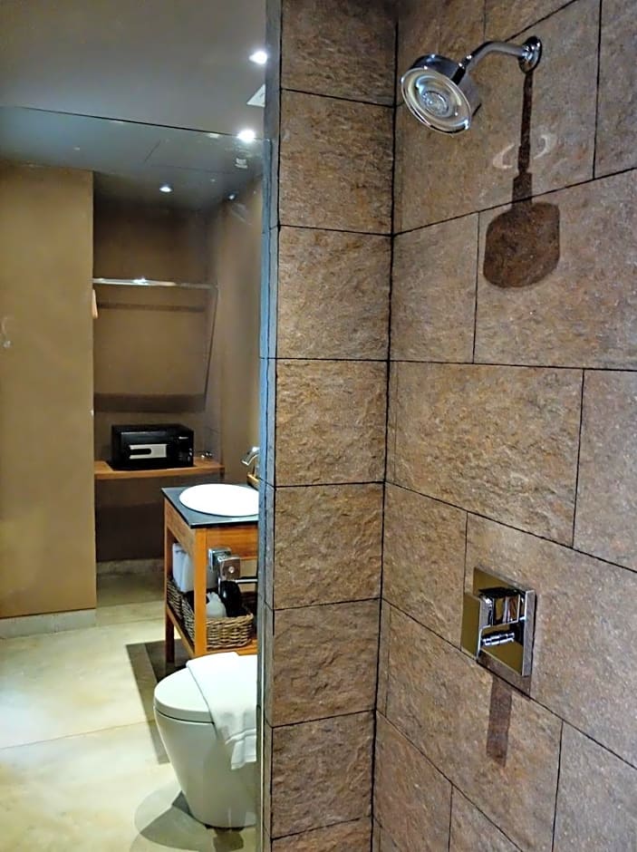 Monaz River Kwai Kanchanaburi