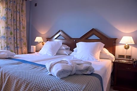 DOUBLE SINGLE USE DELUXE