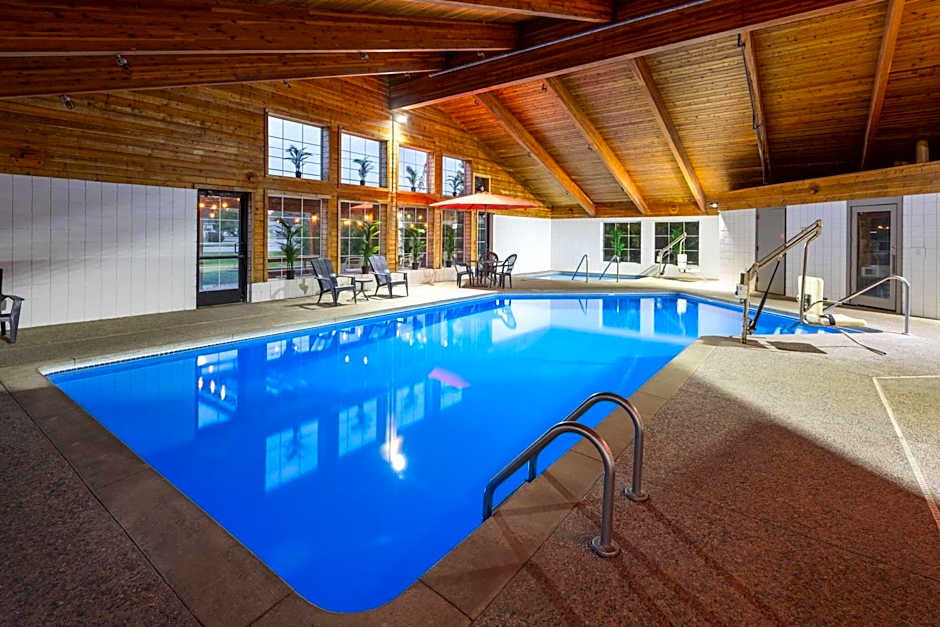 AmericInn by Wyndham Douglas/Saugatuck