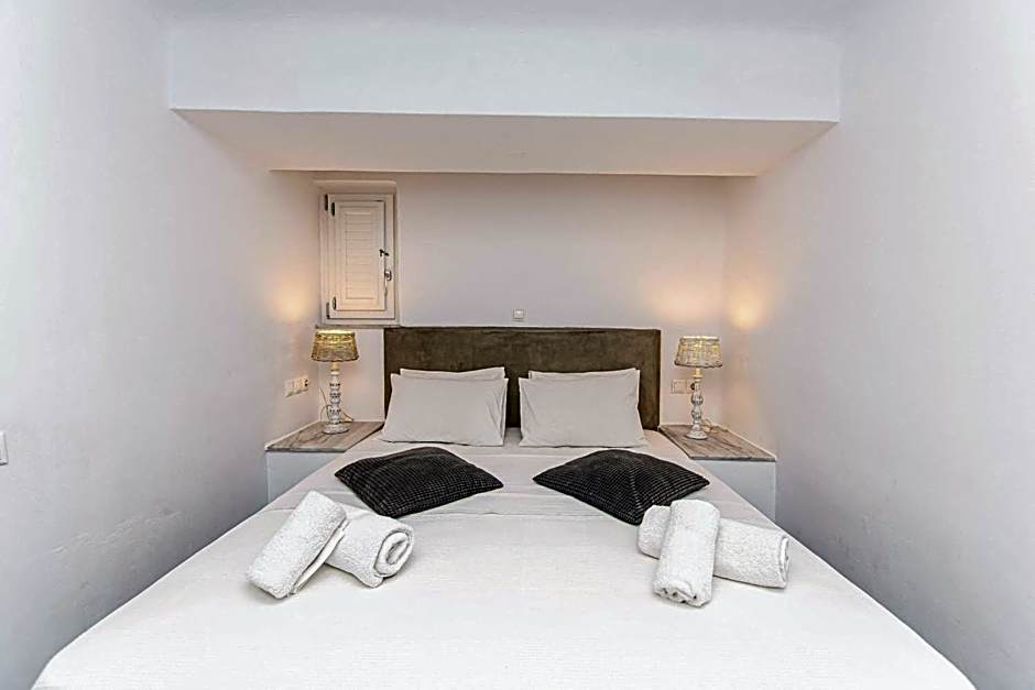 Peristeronas Village