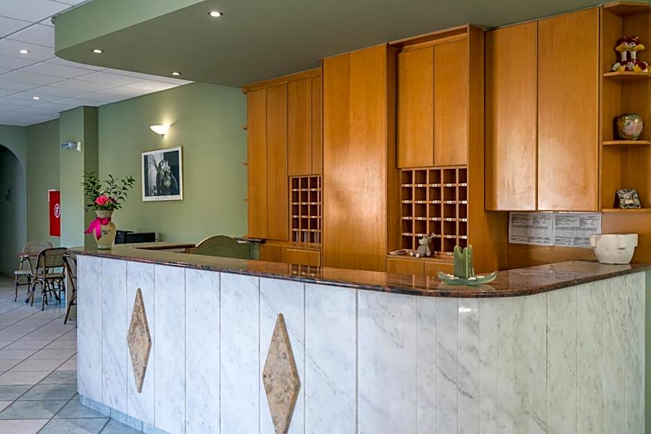 Alamis Hotel & Apartments