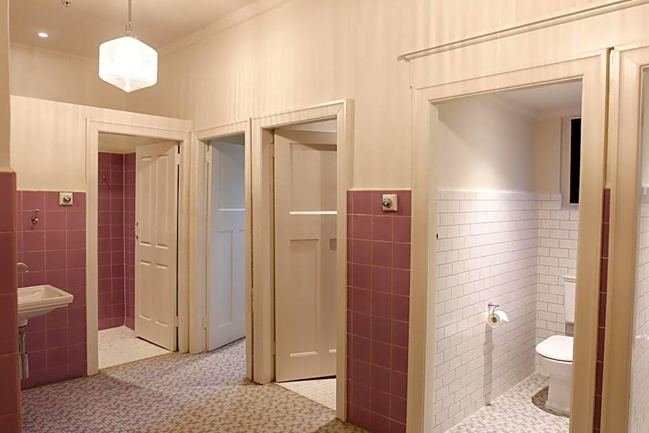 Alpine Hotel, Eat Drink Sleep