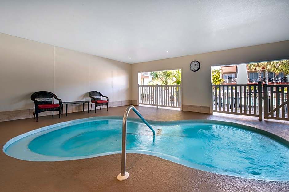 La Quinta Inn & Suites by Wyndham Clearwater Central