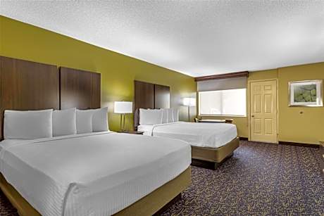 Queen Room with Two Queen Beds and Balcony - Non-Smoking