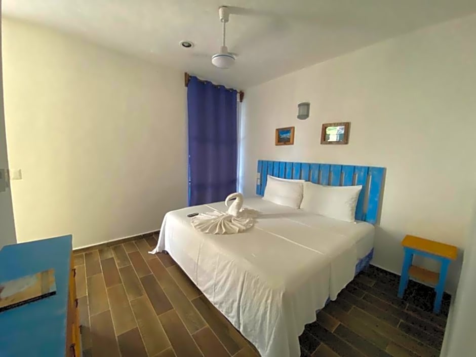 Bacalar B7 Blue