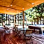 DiamondStone Guest Lodges