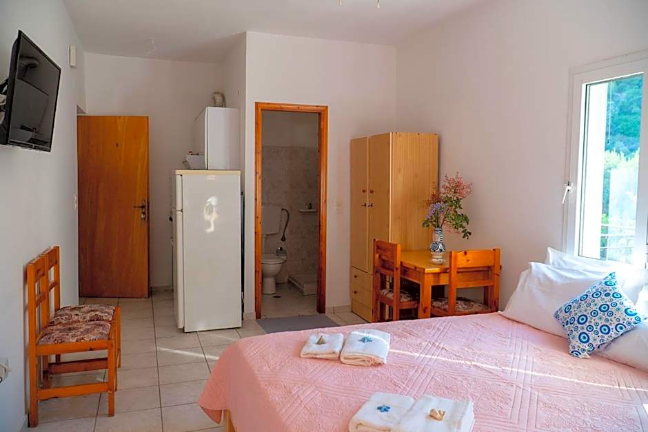 Davis Studios & Apartments