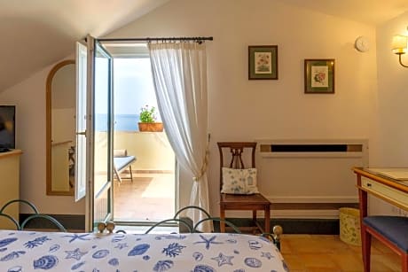 Double or Twin Room with Terrace and Sea View - Attic