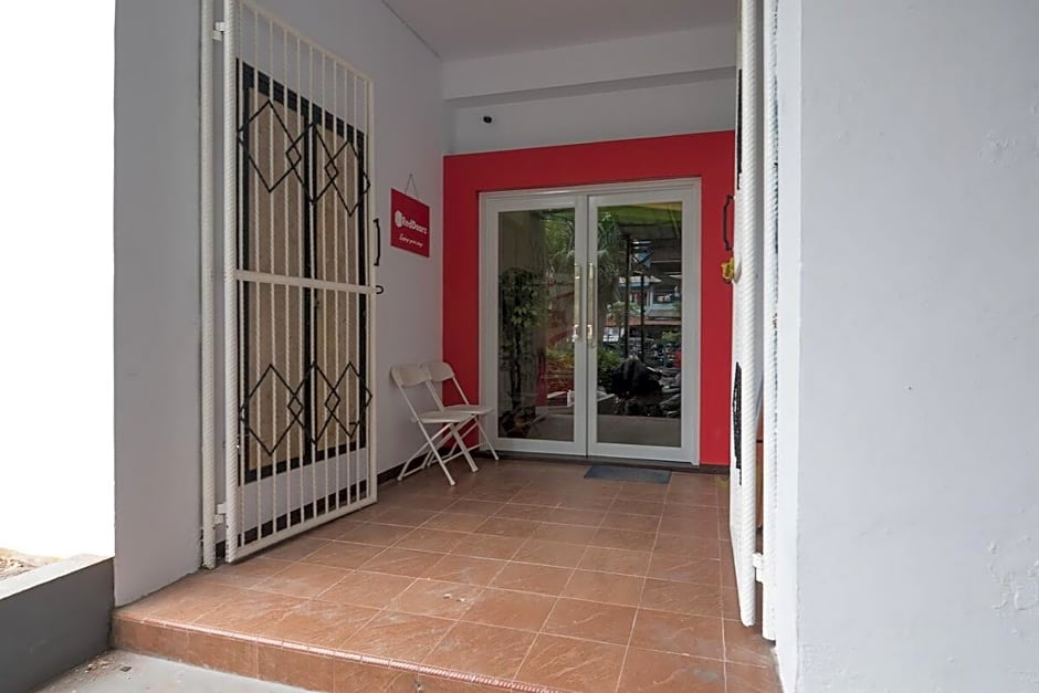 RedDoorz near ITC Mangga Dua