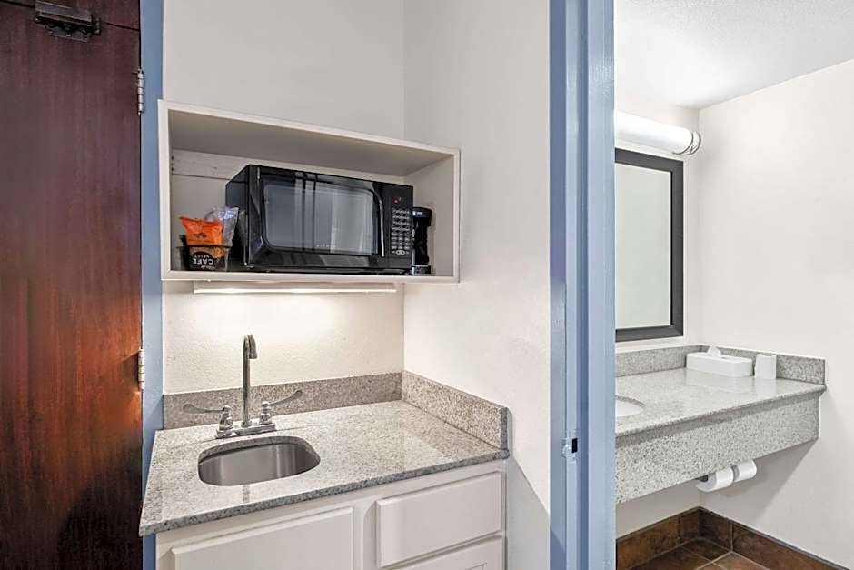 SureStay Plus Hotel by Best Western Lubbock Medical Center