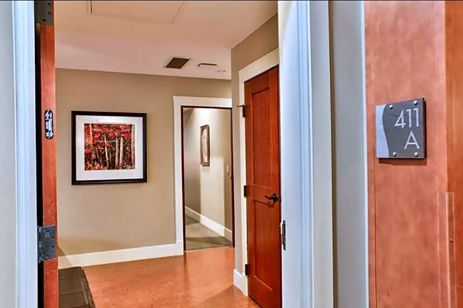 Magnificent Mountain Penthouse - Hot Tub & Pool managed by Little Sister Getaways