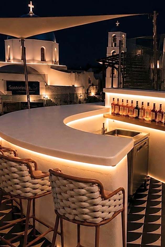 Sun Rocks Boutique Hotel - Caldera View Suites & Sunset Dining Experience