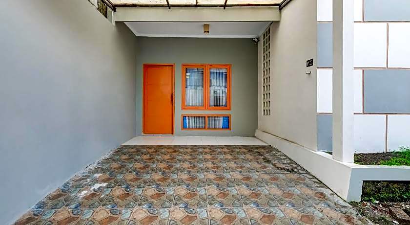 OYO Life 91239 Kost Rosandy House Yogyakarta