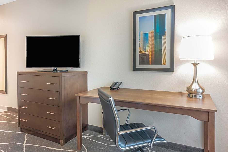 La Quinta Inn and Suites by Wyndham Houston Spring South