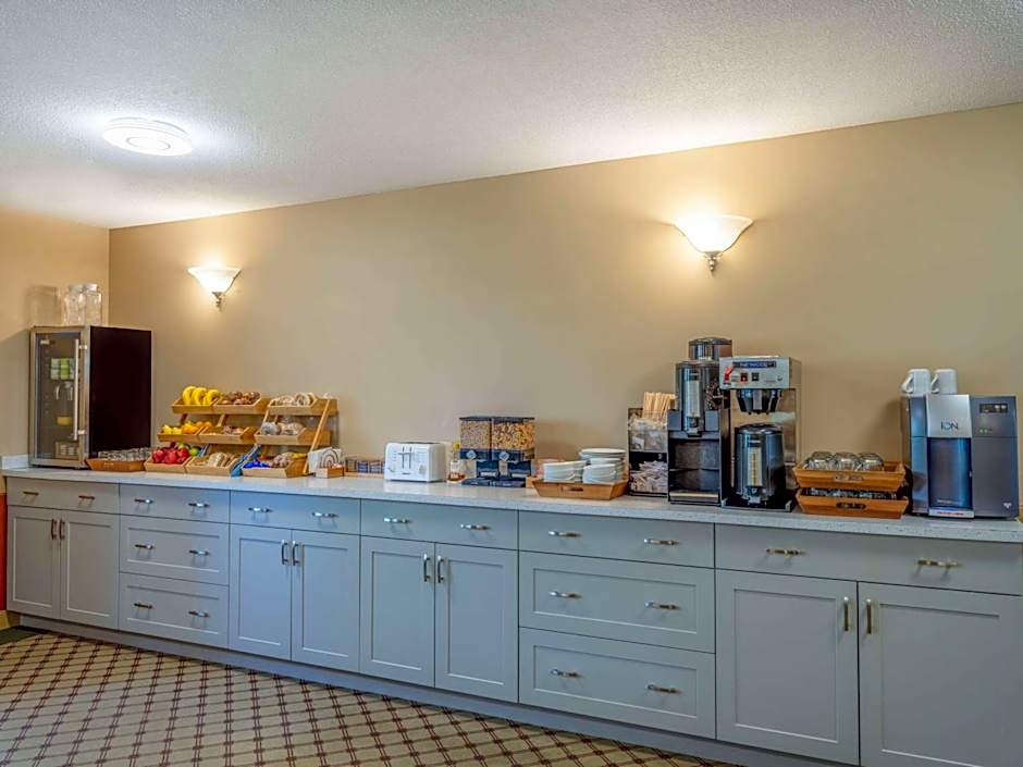 Travelodge by Wyndham Lacombe