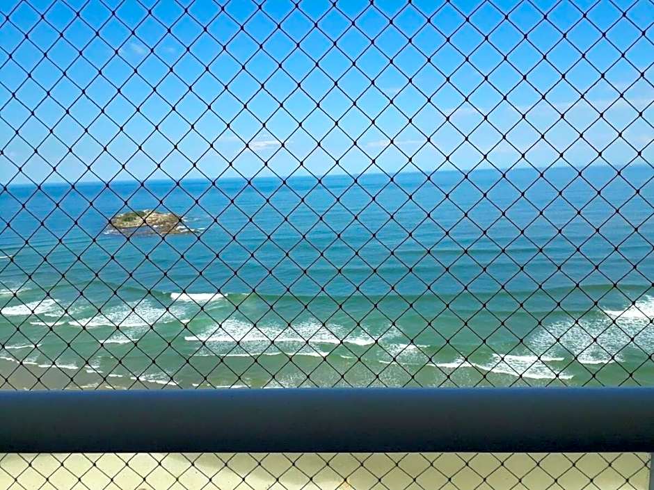 De frente para a Praia das Pitangueiras