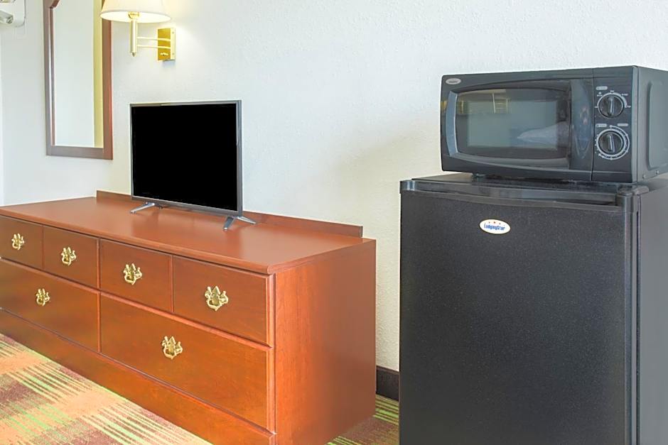 Super 8 by Wyndham Sweet Springs