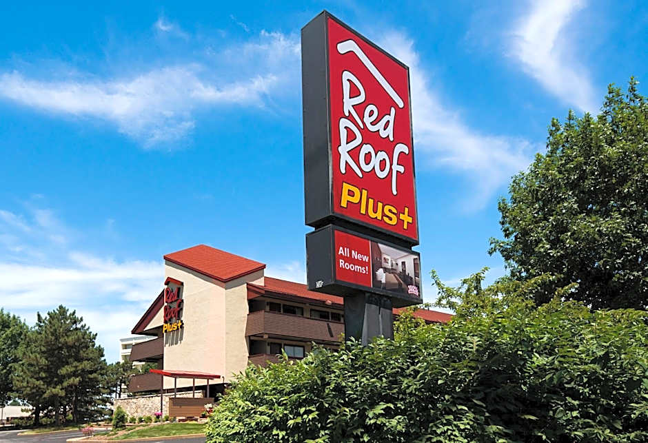 Red Roof Plus+ St Louis - Forest Park/Hampton Ave