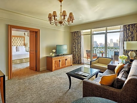 Four Seasons Executive Suite - King Bed