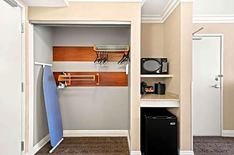 Queen Room with Two Queen Beds and Roll-In Shower - Disability Access/Non-Smoking