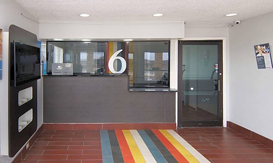 Motel 6-Red Oak, TX - Dallas