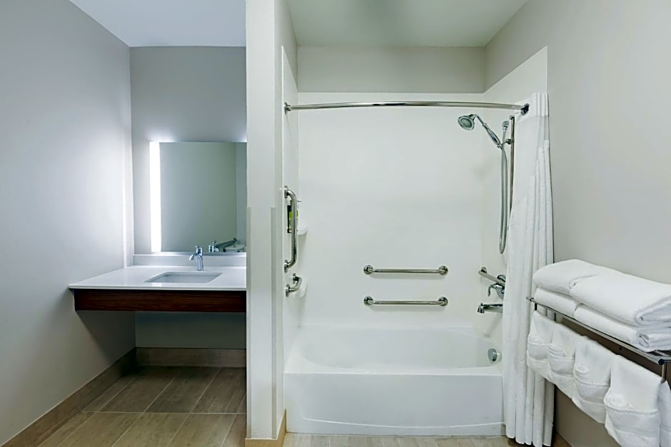 Holiday Inn Express & Suites - Lenexa - Overland Park Area By IHG