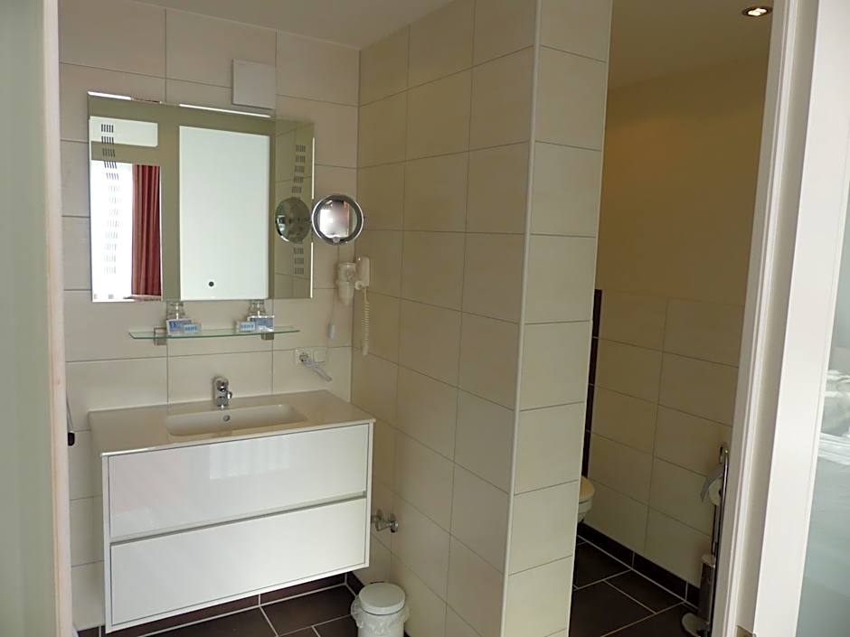 City Hotel by celina