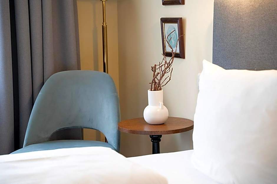 Hotel Altmünchen by Blattl