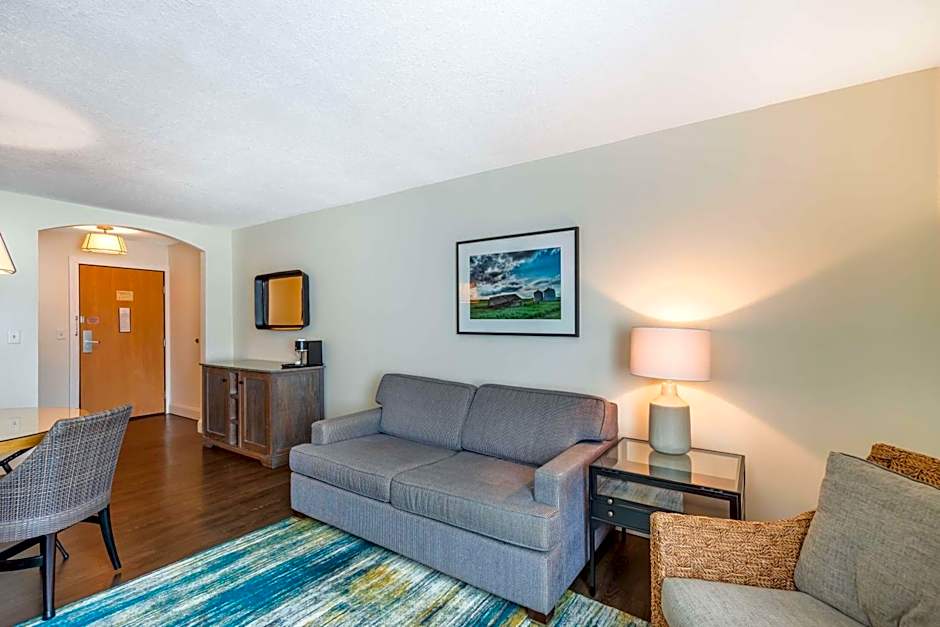 Best Western Plus University Park Inn & Suites