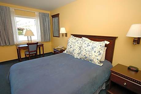 Queen Room - Pet Friendly