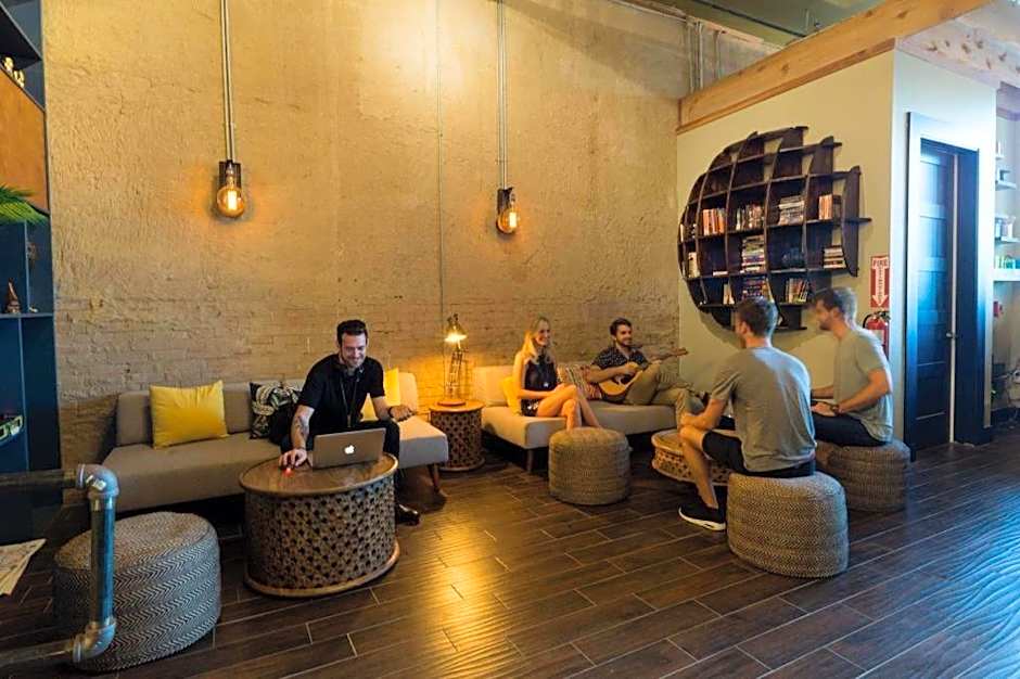Deep Ellum Hostel - Adults Only