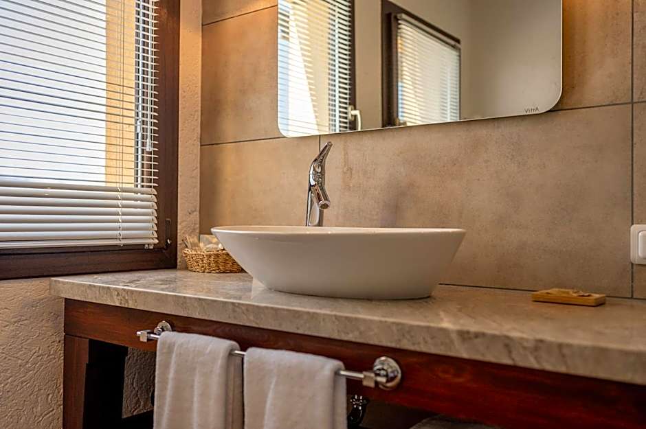 4reasons hotel + bistro | 12+